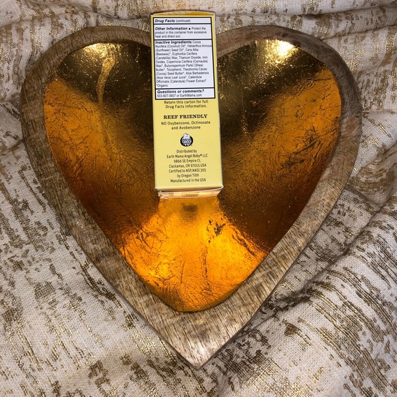 Earth Mama Lady FaceTinted Mineral Sunscreen SPF40 - Picture 4 of 12